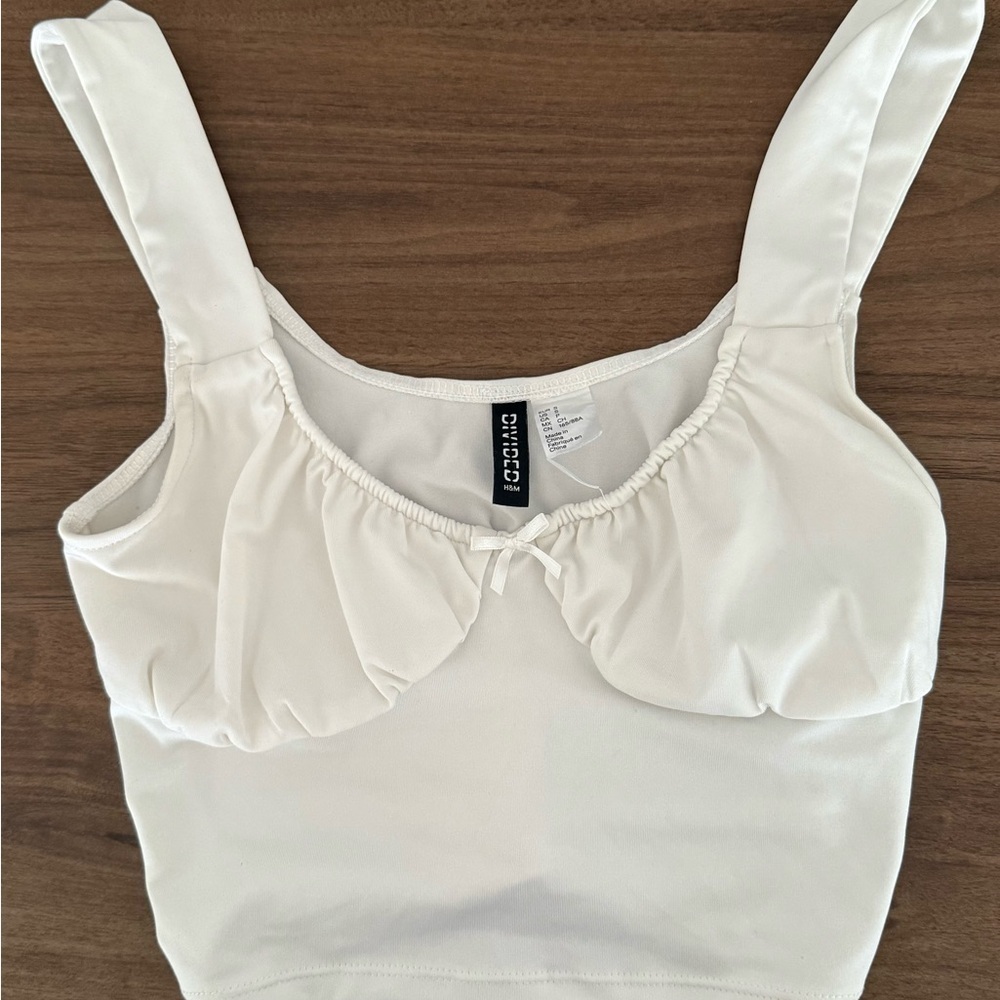 Chic White Crop Top by H&M Divided